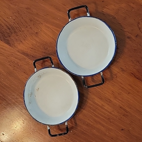 Sweden Enameled Handled Plates - 2 - Picture 2 of 6